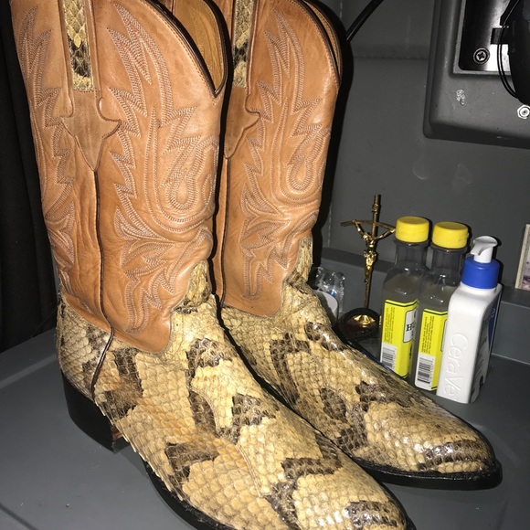 lucchese snake boots